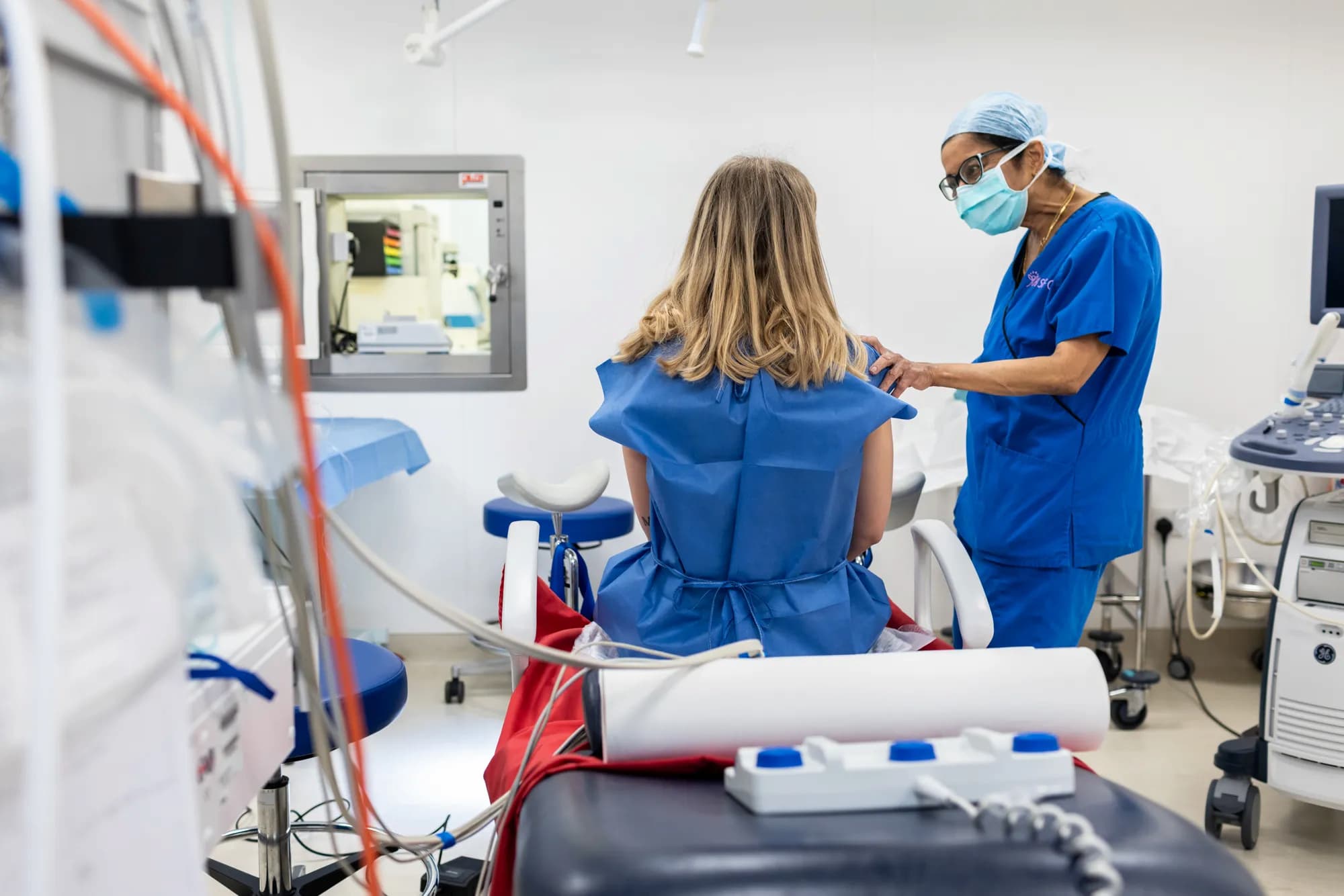 Dr Venkat and IVF patient in the theatre